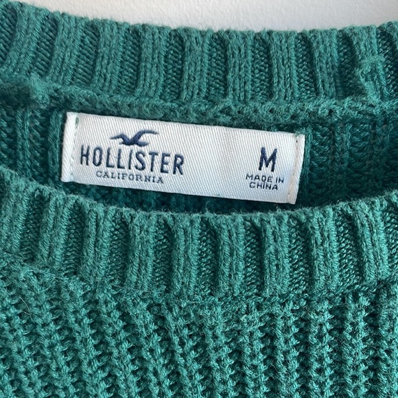 COPY - Barely worn hunter green Hollister sweater - Picture 2 of 4